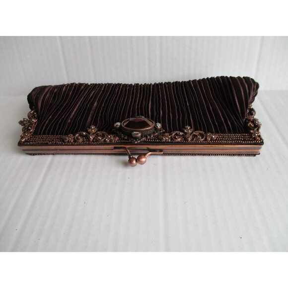 Elegant Black Clutch with Ornate Detailing - Picture 4 of 7